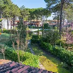 Charming With Garden And Pool Bibione