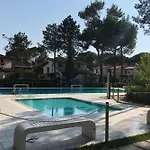 Charming With Garden And Pool דירה *