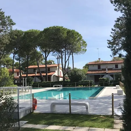 Charming With Garden And Pool Apartman Bibione