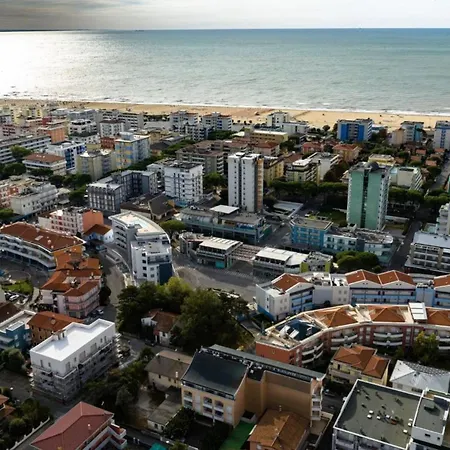 Charming With Garden And Pool Bibione