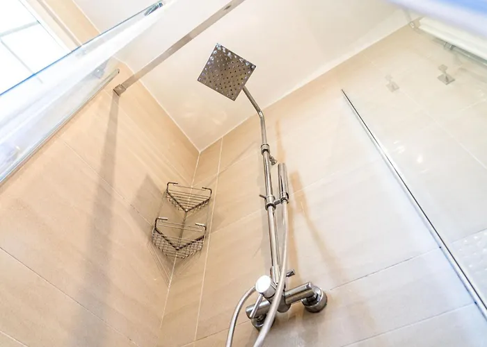 Charming With Garden And Pool 아파트 비비오네