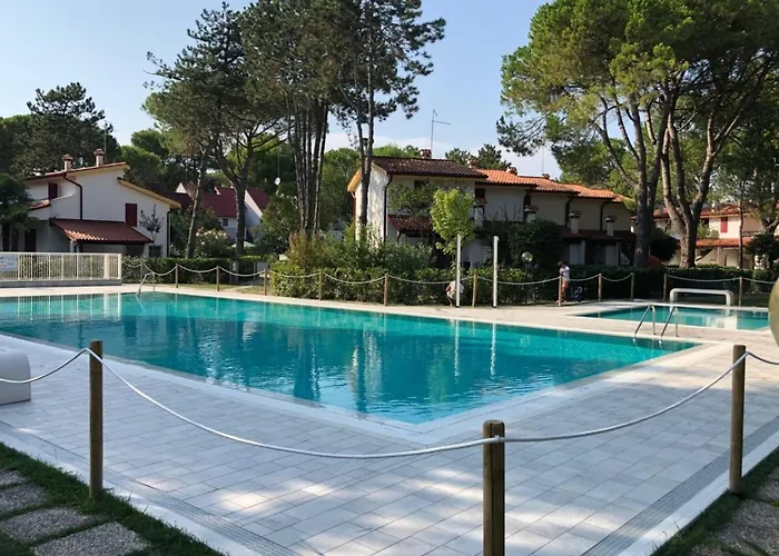 Charming With Garden And Pool 아파트 *