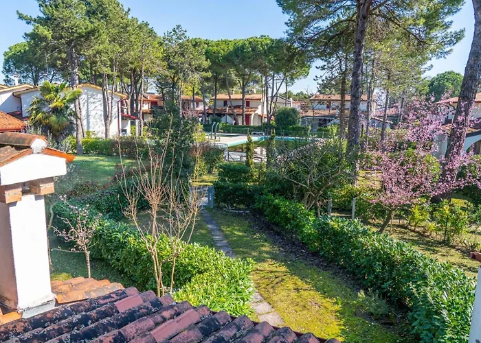 Charming With Garden And Pool Bibione