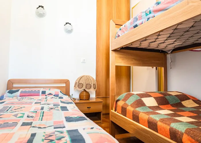 Charming With Garden And Pool شقة