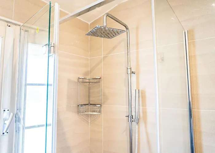 Charming With Garden And Pool بيبيوني