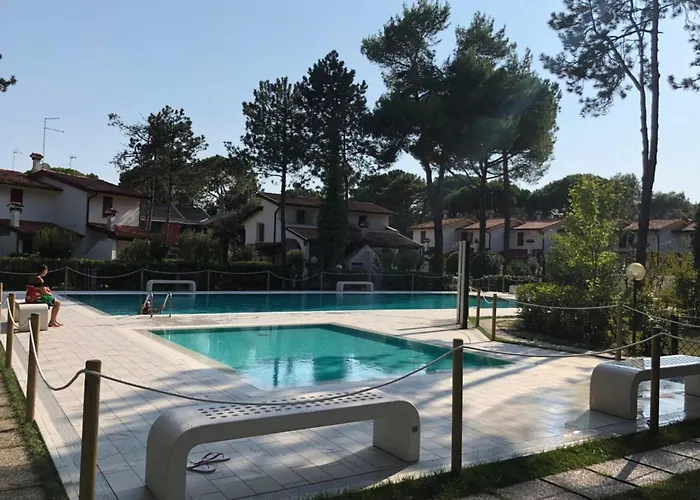 Charming With Garden And Pool Lejlighed *