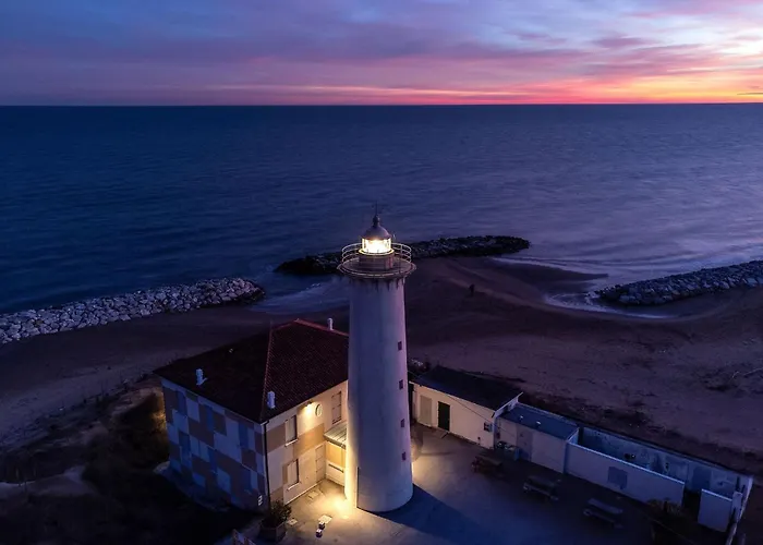 Charming With Garden And Pool 아파트